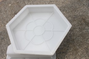 六棱塊護(hù)坡塑料模具什么材質(zhì)的好？