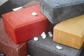 如何澆筑一塊高質(zhì)量的水泥彩磚？
