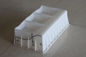 使用混凝土路側(cè)石塑料模具澆筑路側(cè)石過(guò)程中能否確定水泥混凝土配比？