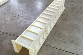 標(biāo)志樁、立柱 三孔立柱塑料模具109x14x14
